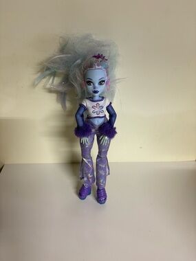 Monster High doll G3 Abbey Bominable
-Original clothes, shoes
